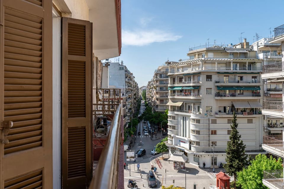 Property building, Day, Neighbourhood, City view, Street view, Location