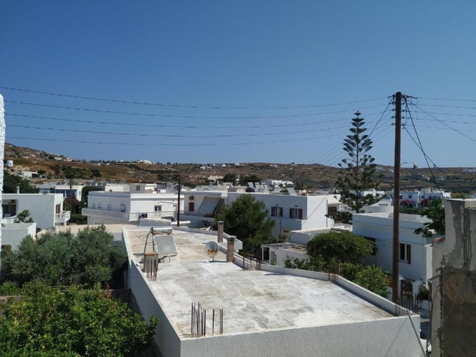 Blue Rooms Hotel in Milos