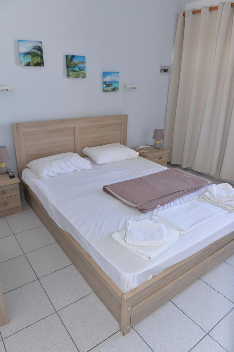 Blue Rooms Hotel in Milos