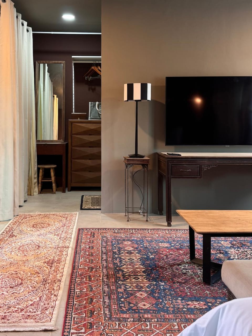 Photo of the whole room, Bedroom