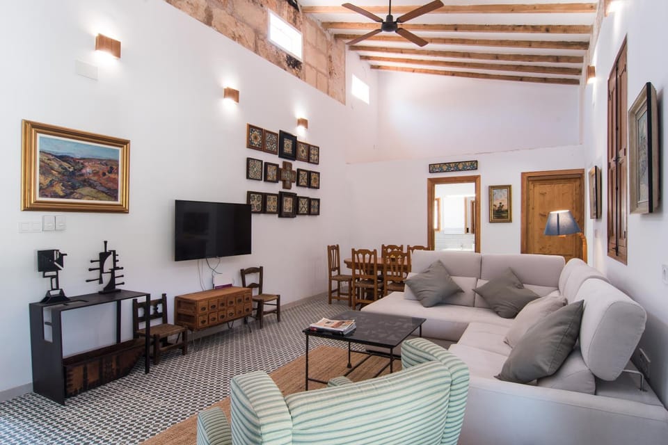 Communal lounge/ TV room, TV and multimedia, Living room, Seating area, Evening entertainment, fireplace