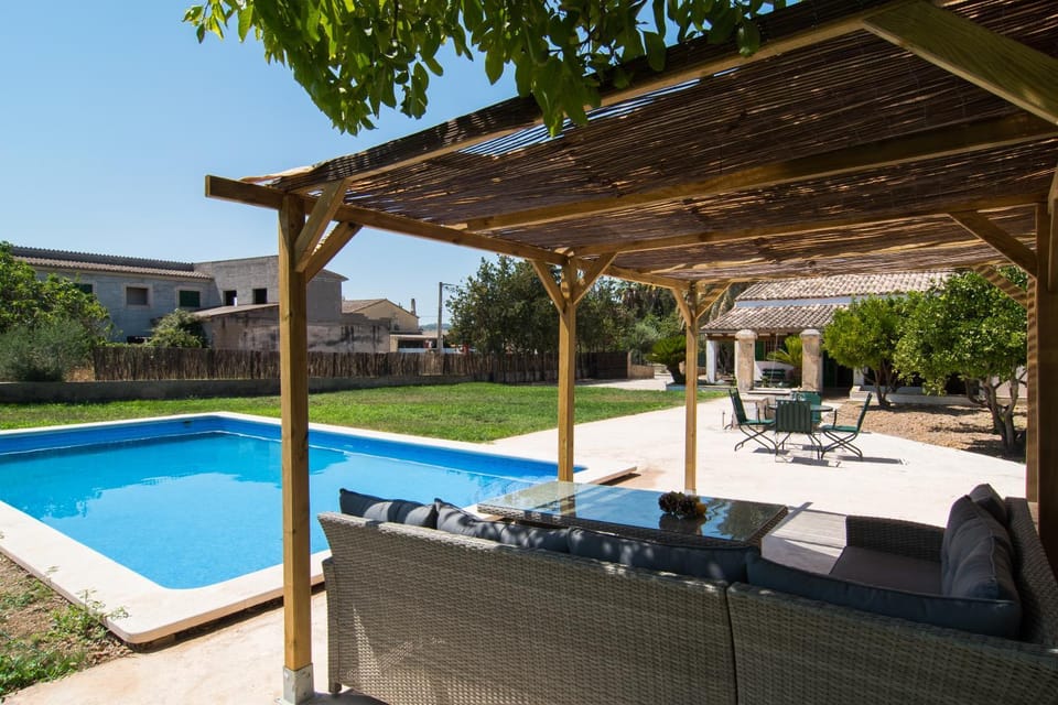 Property building, Patio, Day, Garden, Dining area, Garden view, Pool view, Swimming pool, sunbed