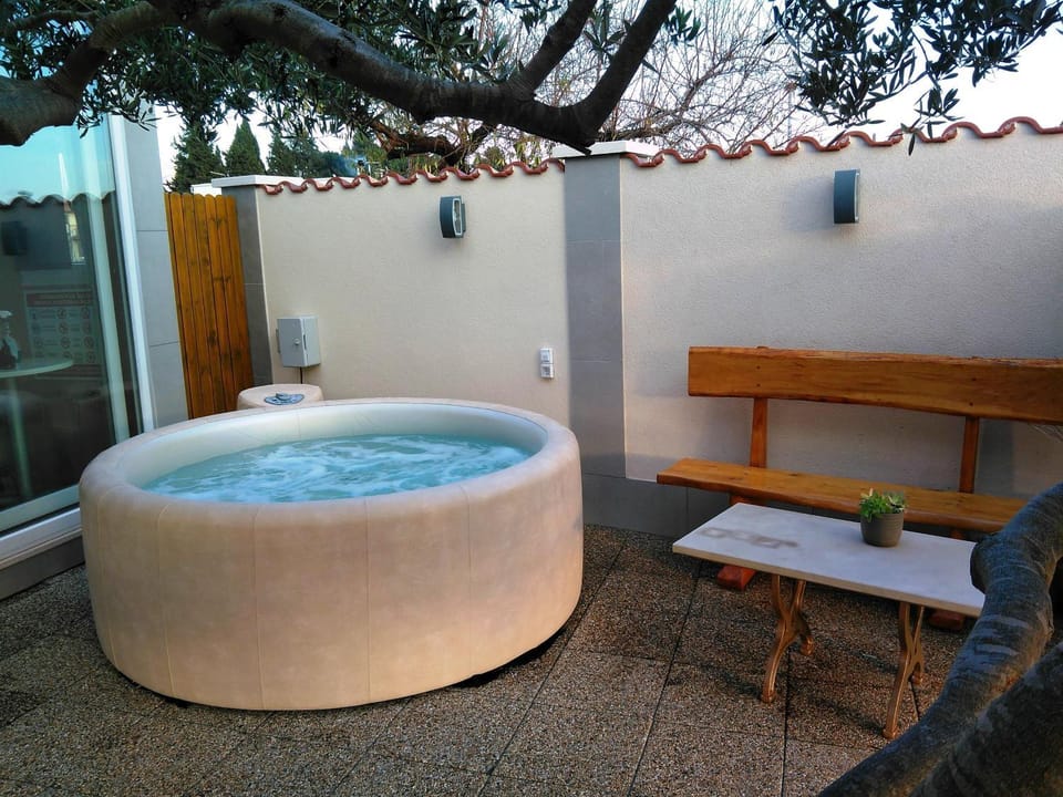 Hot Tub, Spa and wellness centre/facilities