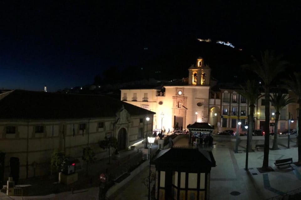 Nearby landmark, Neighbourhood, City view, Street view