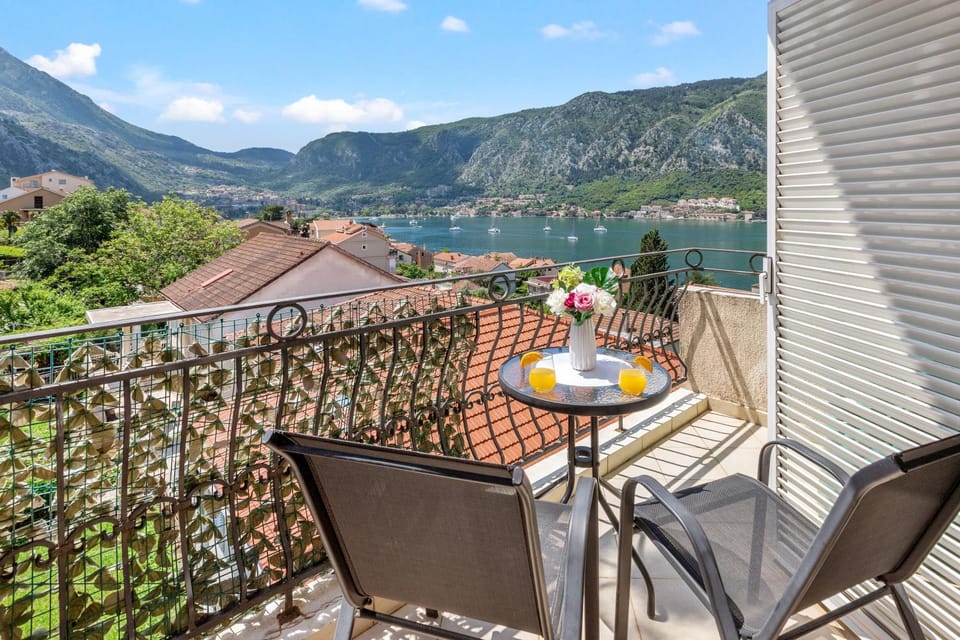 Antonella Apartment in Dobrota
