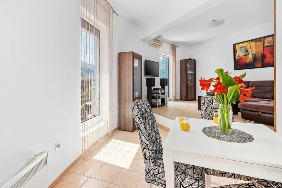 Antonella Apartment in Dobrota