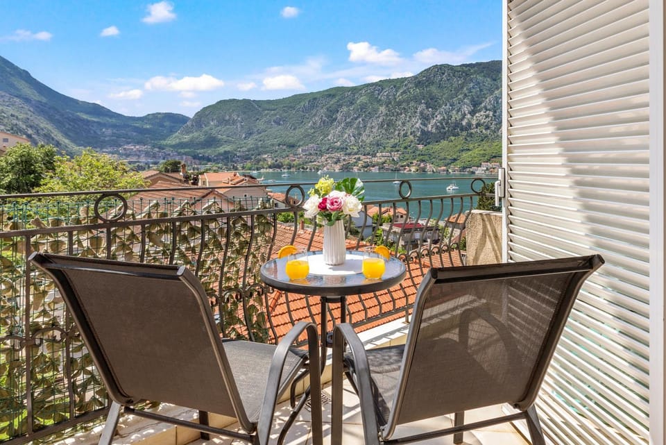Antonella Apartment in Dobrota