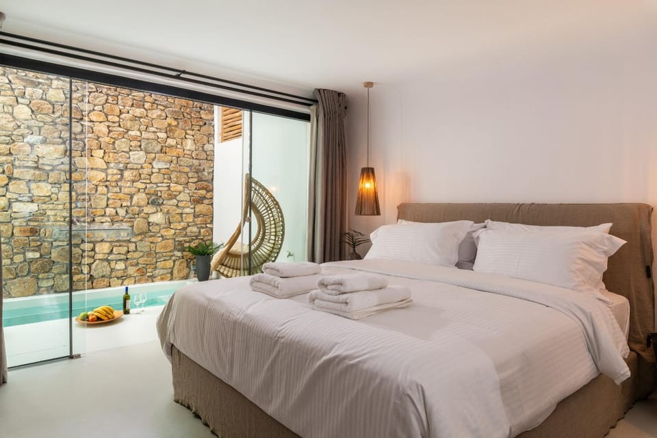 Bed, Photo of the whole room, Bedroom, Swimming pool