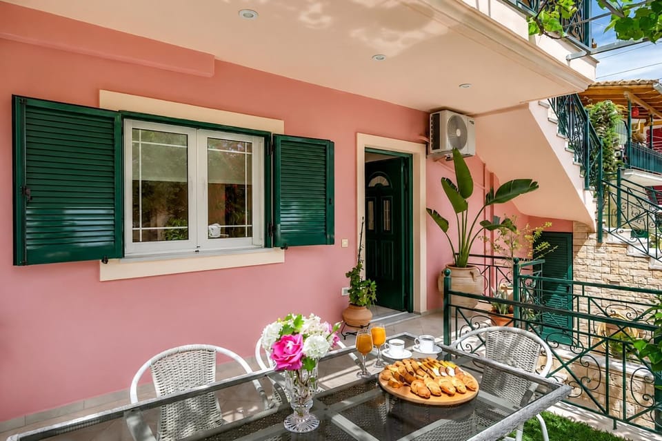 Property building, Patio, Day, View (from property/room), Balcony/Terrace, Dining area
