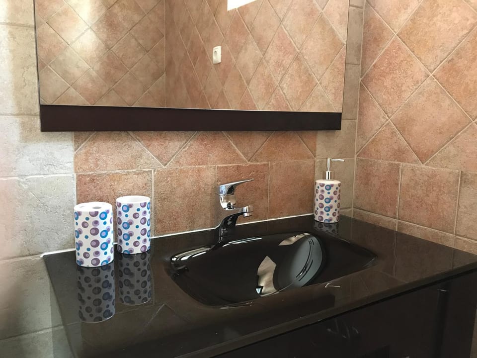 Shower, Toilet, Hot Tub, Bathroom
