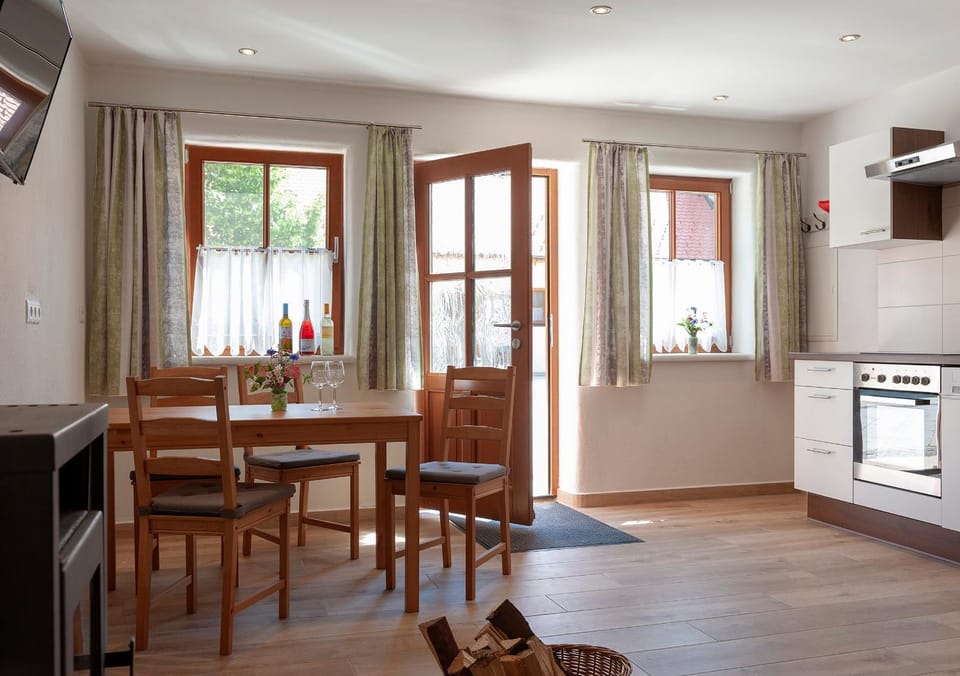 Seating area, Dining area