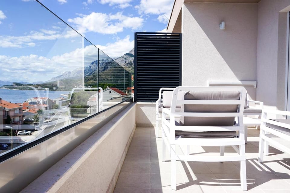 Day, Natural landscape, View (from property/room), Balcony/Terrace, Mountain view