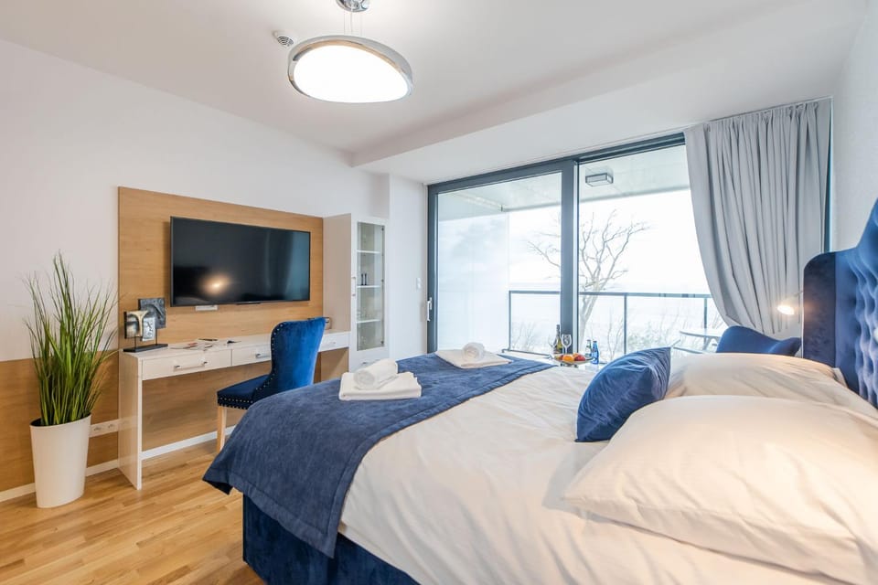 Photo of the whole room, Sea view