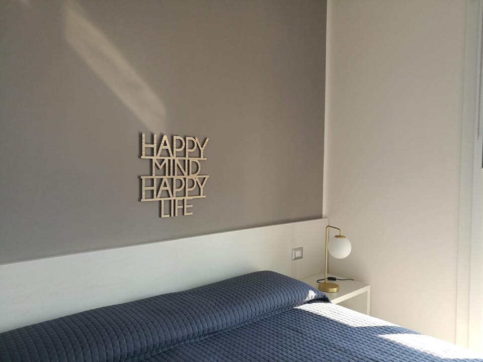Bed, Day, Summer, Decorative detail, Bedroom