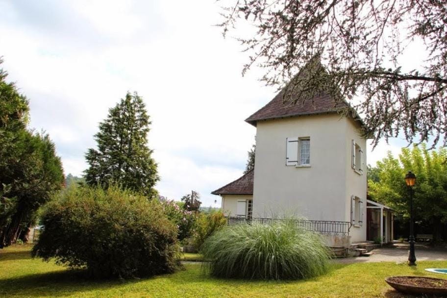 Property building, Spring, Day, Garden, Garden view