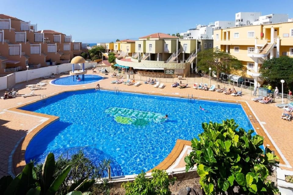 Lounge or bar, Swimming pool