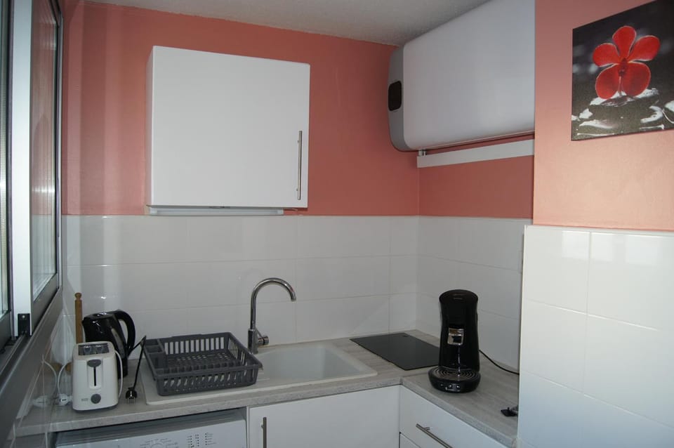 People, Kitchen or kitchenette, Decorative detail, Family