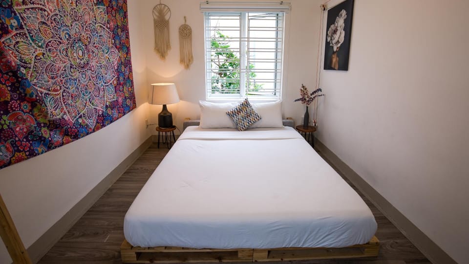 Bed, Photo of the whole room, Bedroom, Garden view