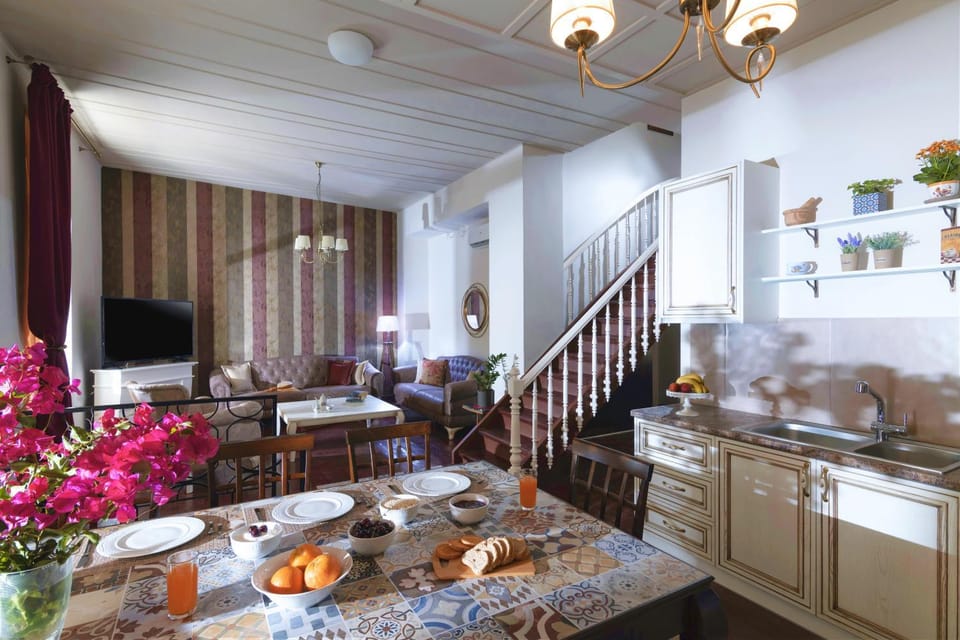 Living room, Dining area, Communal kitchen