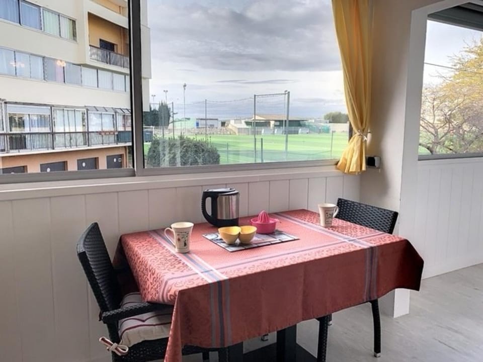 PROCHE DU STADE DE FOOT - ETOILE - FR-1-503-84 Apartment in Balaruc-les-Bains