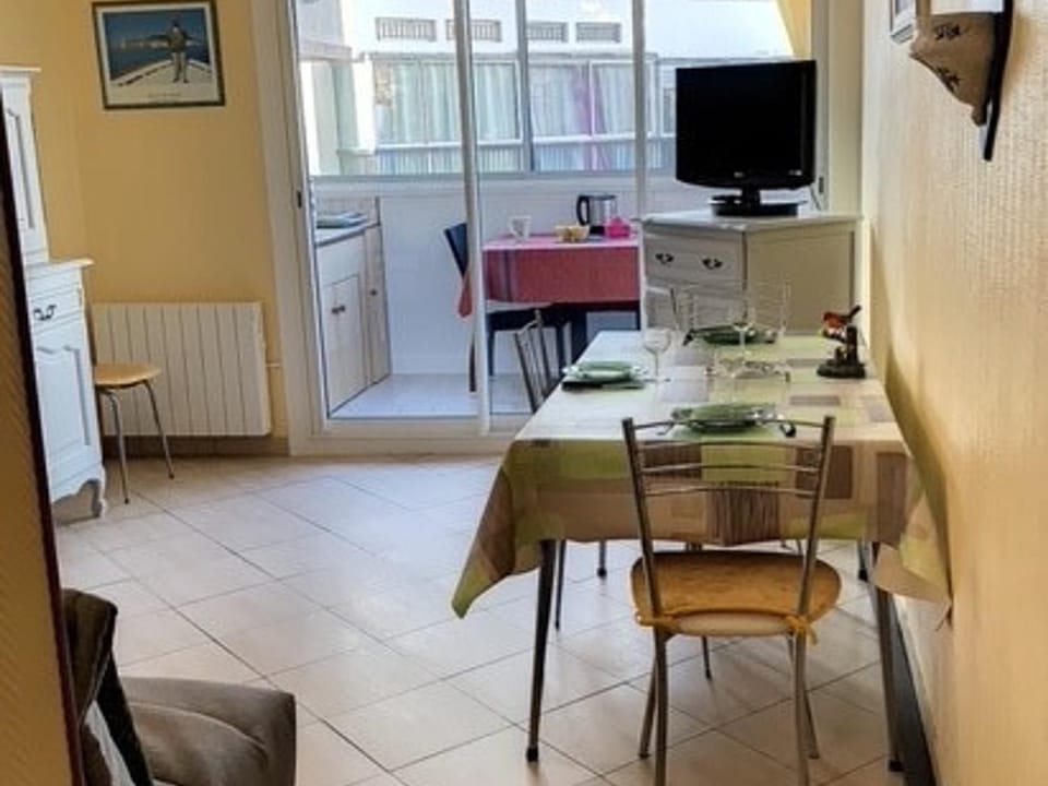 PROCHE DU STADE DE FOOT - ETOILE - FR-1-503-84 Apartment in Balaruc-les-Bains
