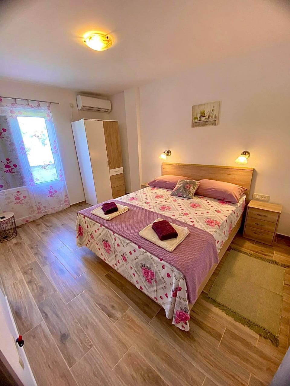 Bed, Bedroom, towels, wardrobe