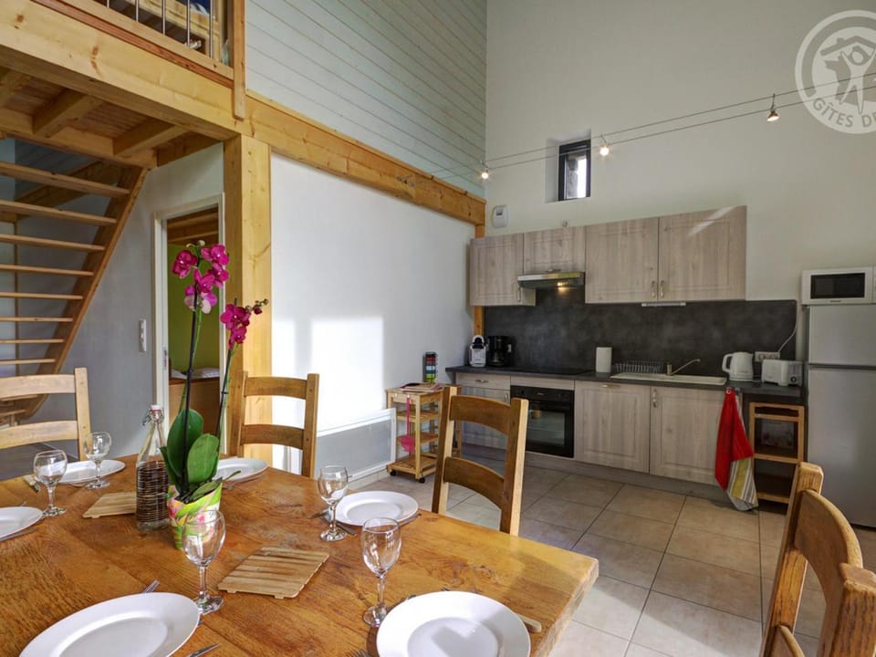 Charmante maison à la campagne avec jardin, animaux acceptés - FR-1-496-146 House in Auvergne-Rhône-Alpes