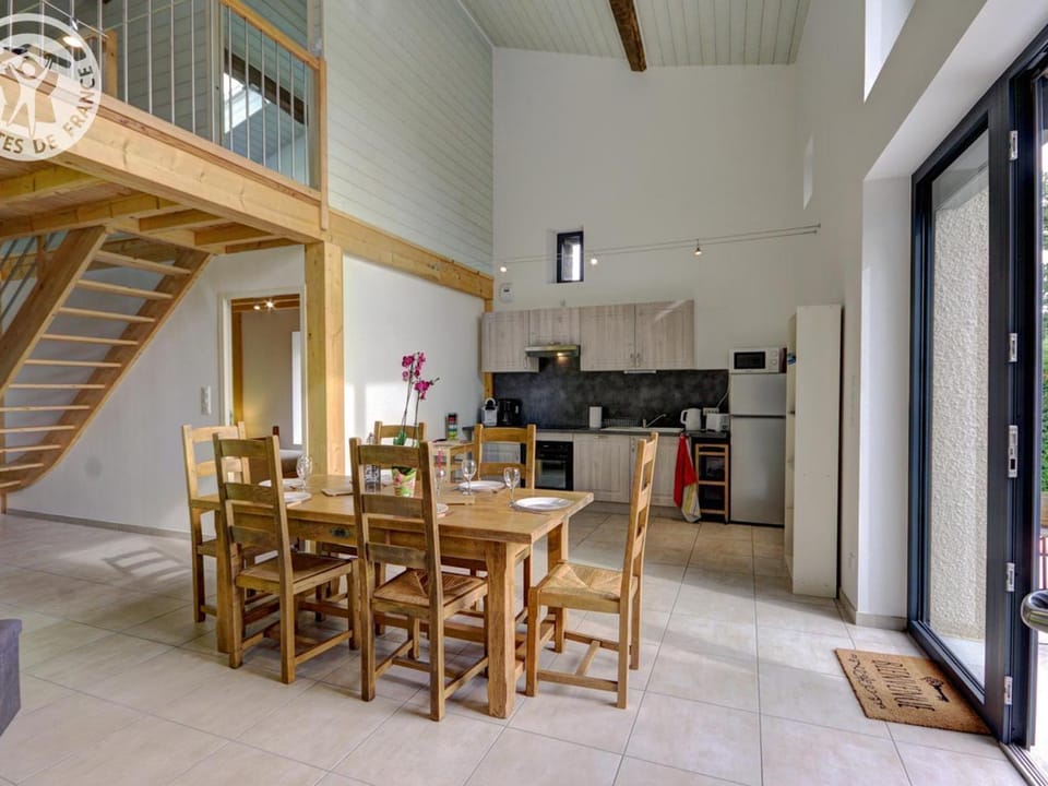Charmante maison à la campagne avec jardin, animaux acceptés - FR-1-496-146 House in Auvergne-Rhône-Alpes