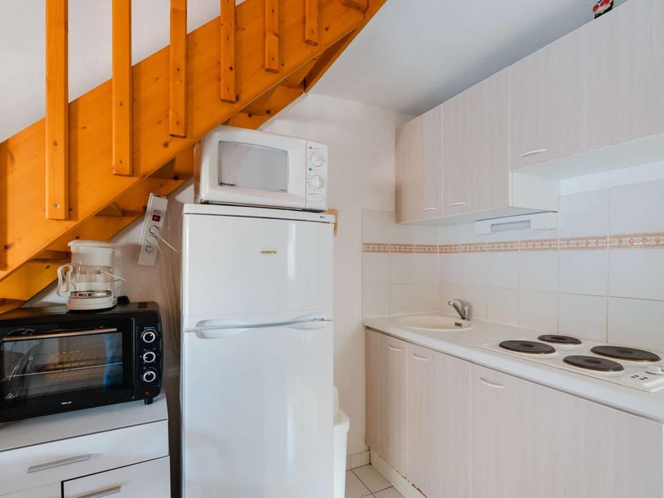 Pavillon climatisé 3 pièces avec mezzanine, terrasse, à 200m de la plage - 6 couchages - FR-1-409-153 Villa in Narbonne