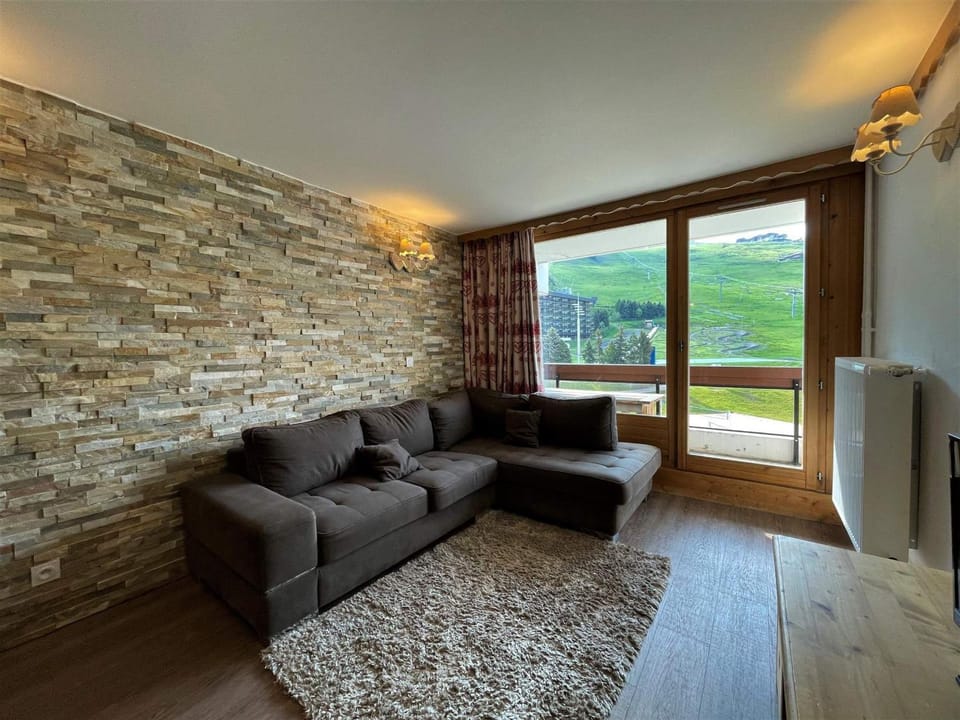 Appartement rénové 3 pièces pour 6 pers, balcon, 2 sdb, proche ascenseur, skis, qualité 4 flocons - FR-1-452-203 Apartment in Les Allues