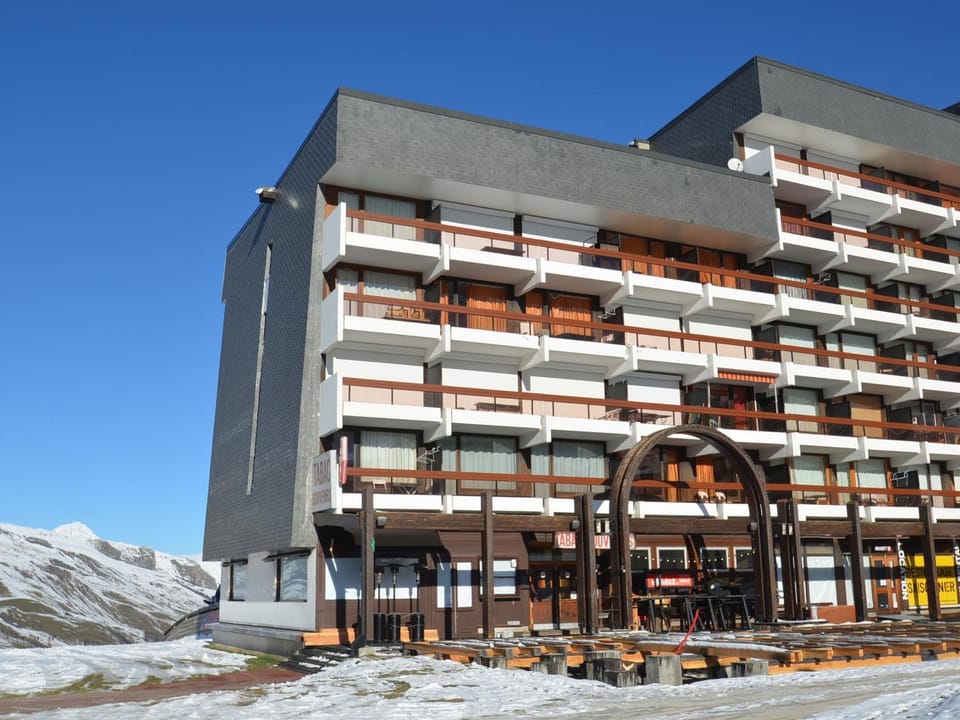 Appartement rénové 3 pièces pour 6 pers, balcon, 2 sdb, proche ascenseur, skis, qualité 4 flocons - FR-1-452-203 Apartment in Les Allues