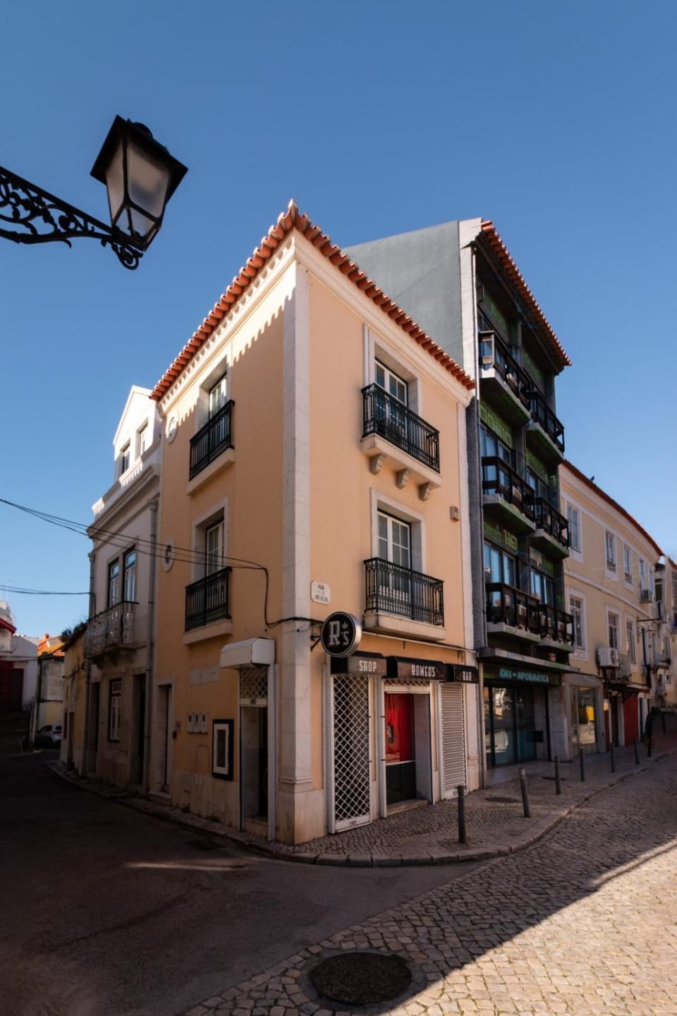 Property building, Location