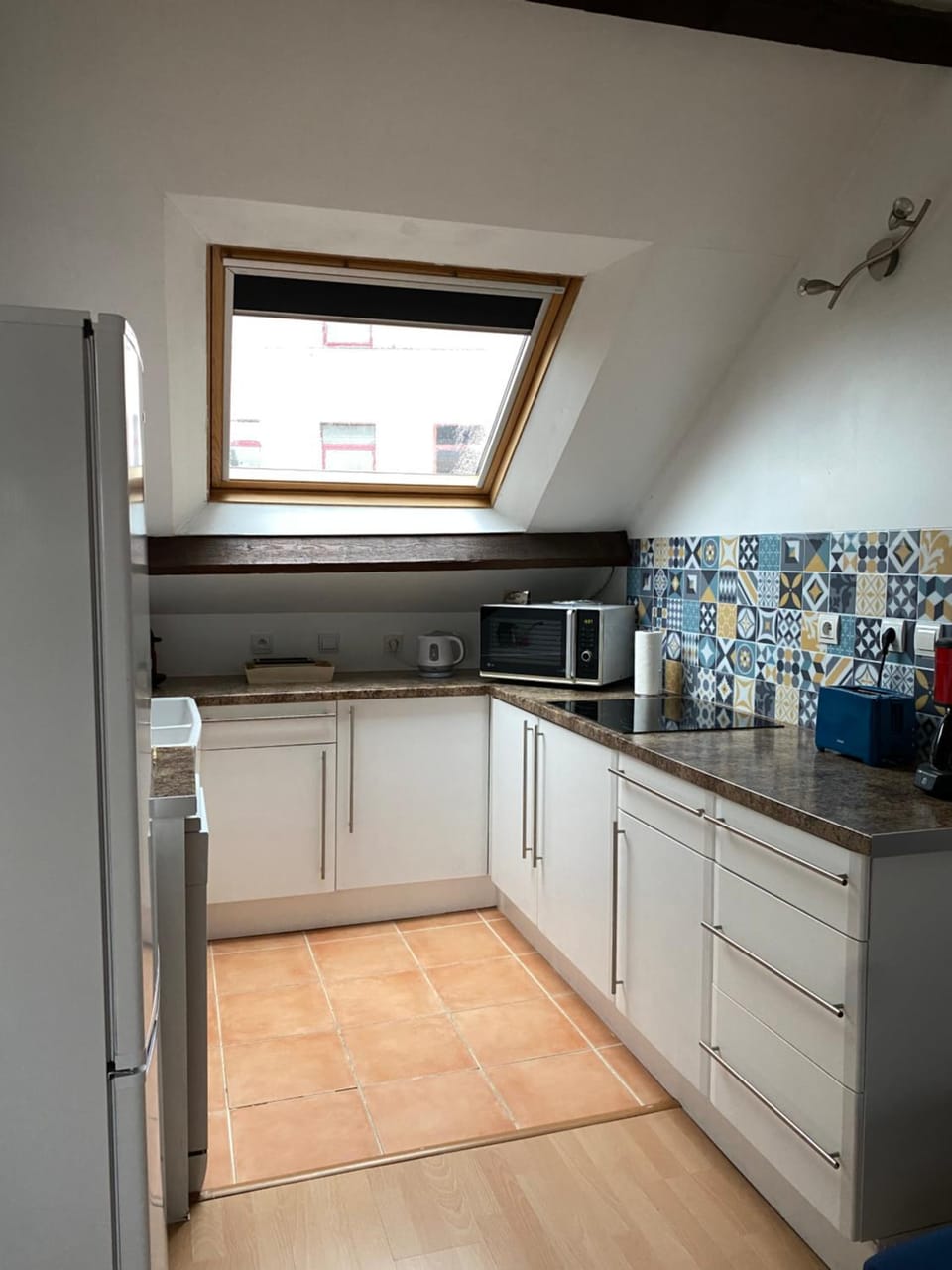 Kitchen or kitchenette, dishwasher, stove