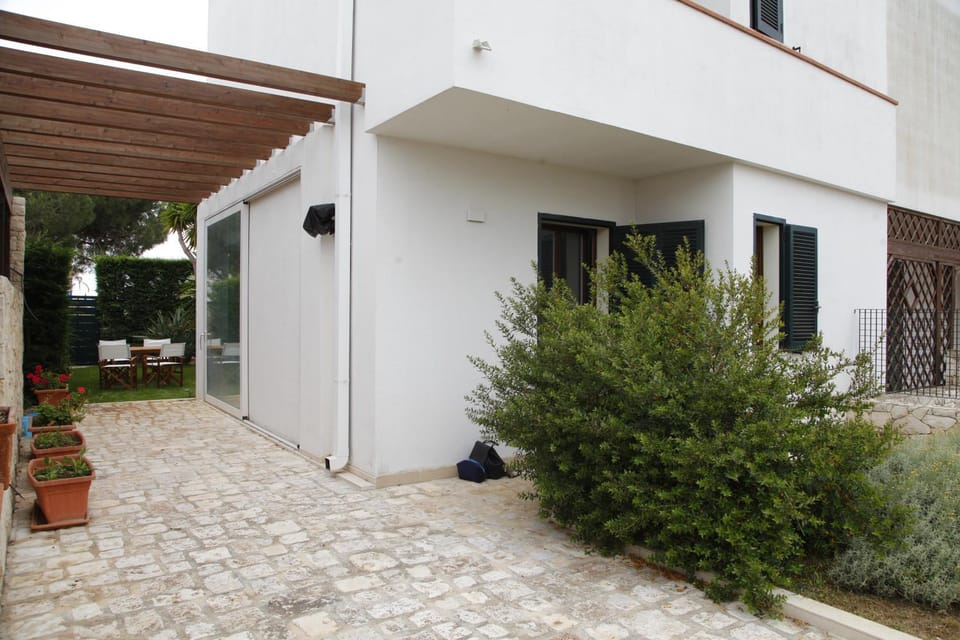 Property building, Patio, Restaurant/places to eat, Restaurant/places to eat, Facade/entrance, Day, Summer, Garden, Garden, Garden view, Garden view, Swimming pool, Breakfast