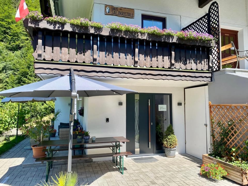 Property building, Facade/entrance, Spring, Day