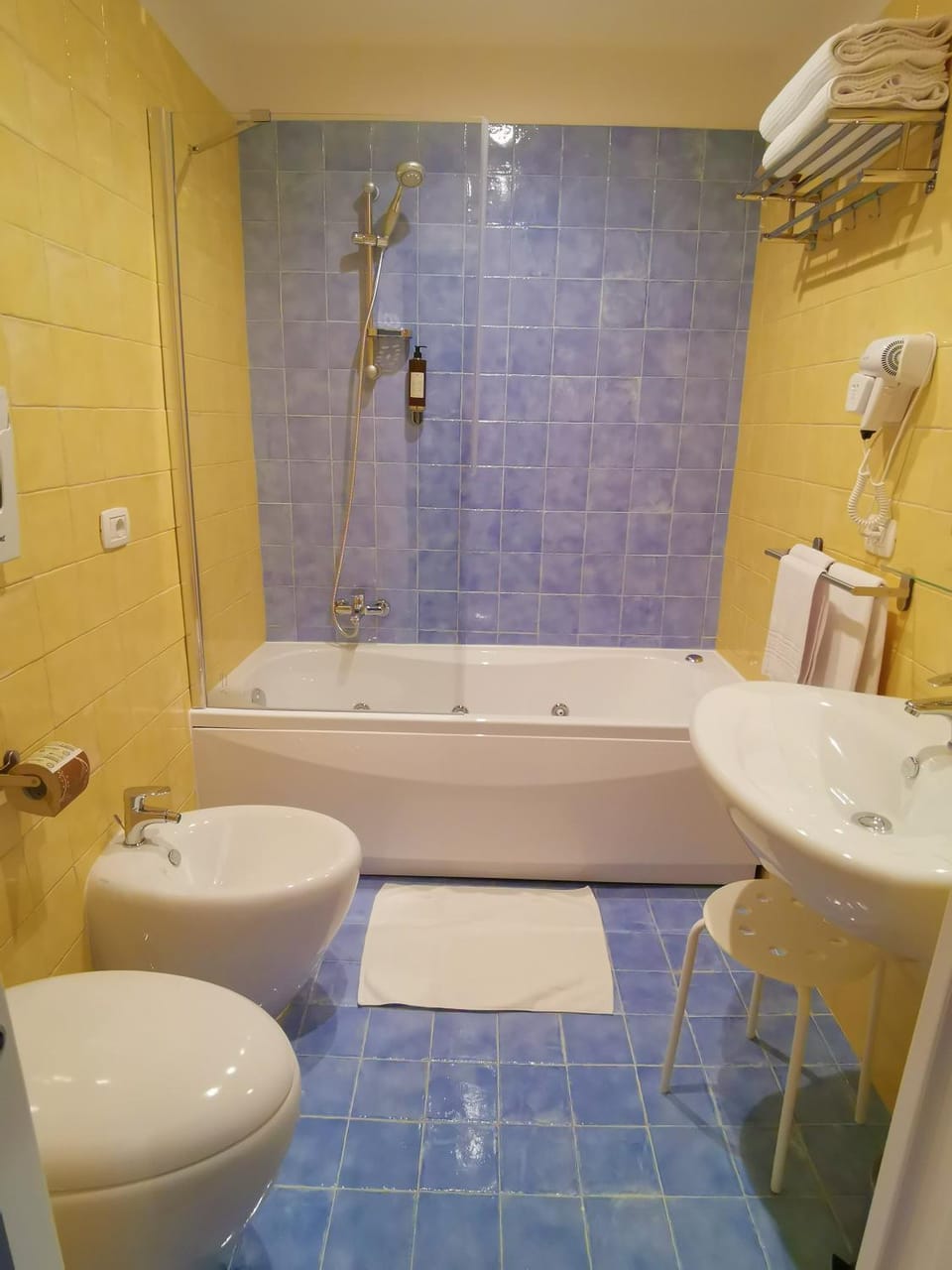 Hot Tub, Bathroom