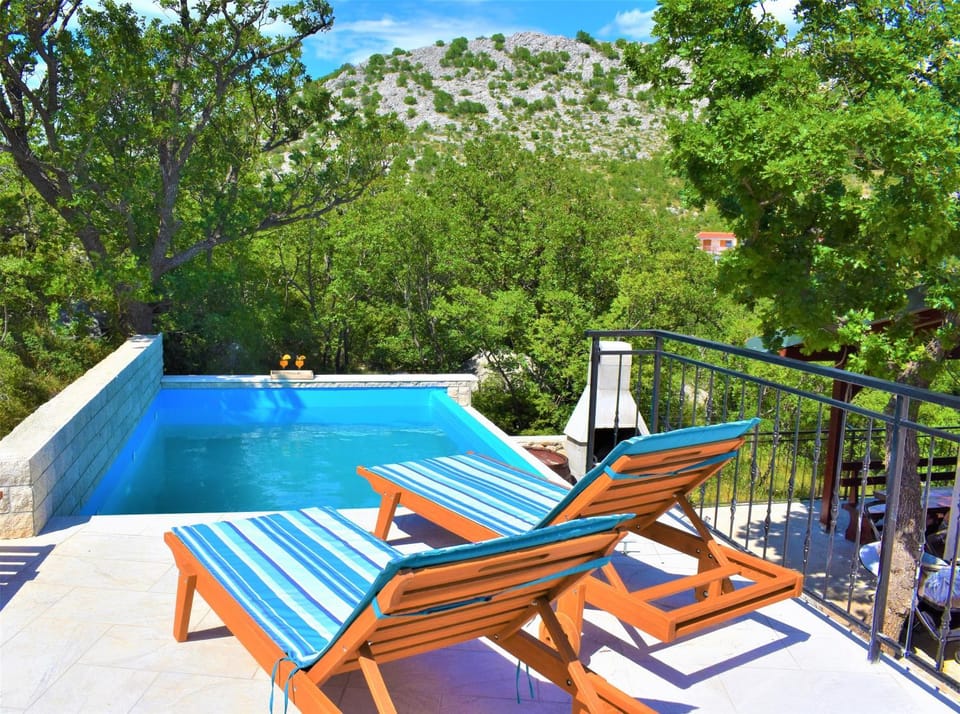 Patio, Natural landscape, Mountain view, Pool view, Swimming pool, Swimming pool, sunbed