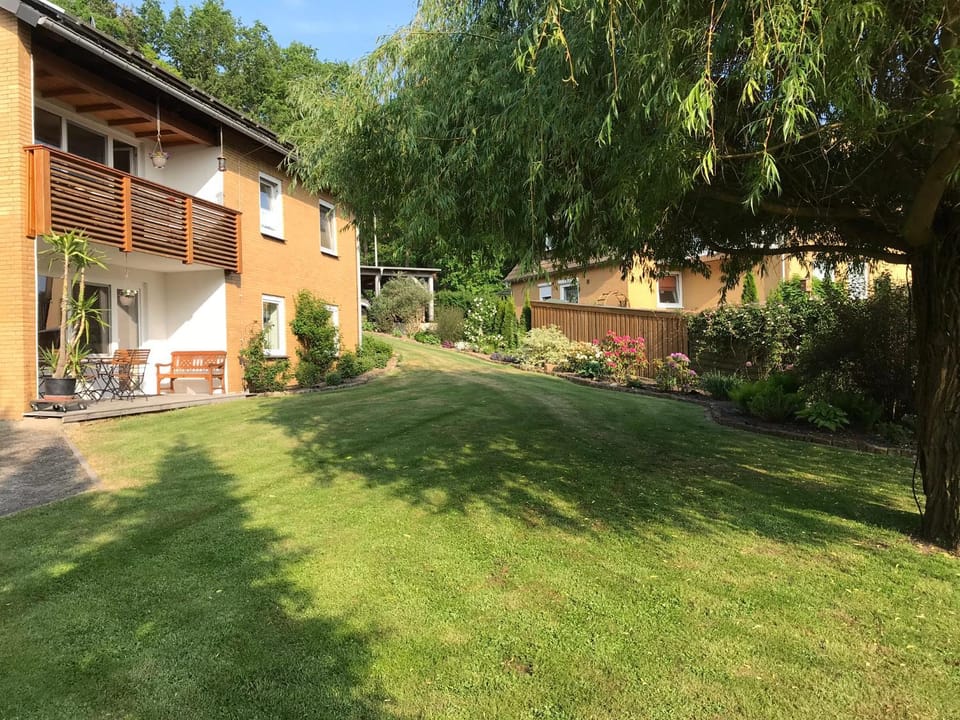 Property building, Garden, Balcony/Terrace