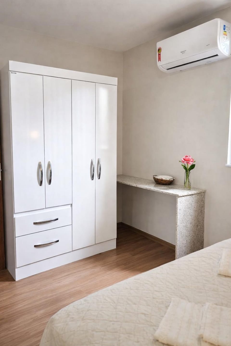 Bed, Bedroom, internet, wardrobe, air conditioner