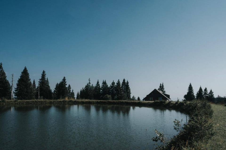 Property building, Nearby landmark, Day, Natural landscape, Lake view, Lake view