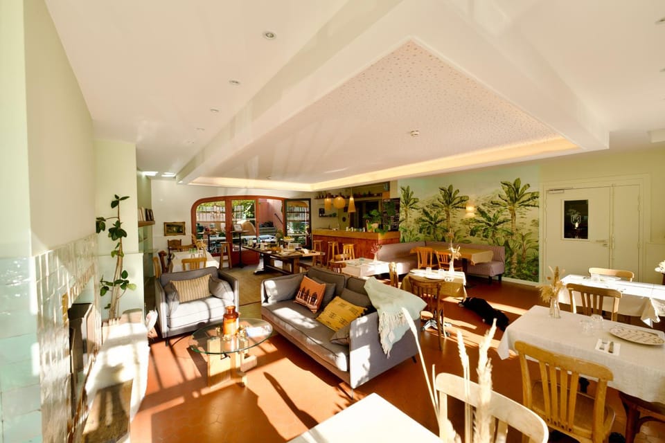 Living room, Breakfast