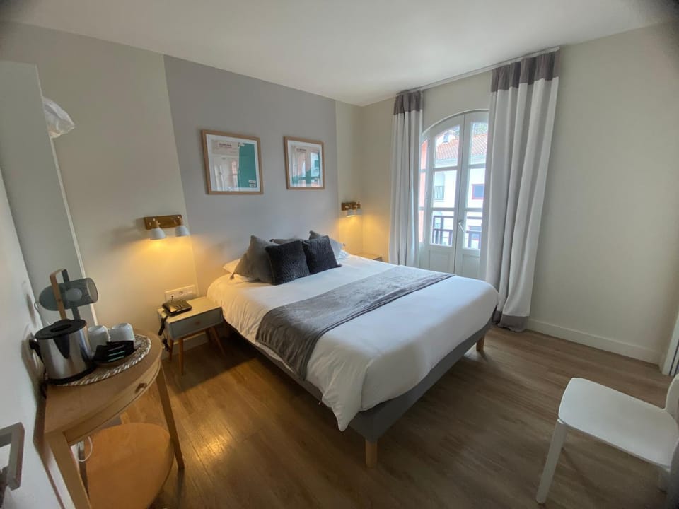 Coffee/tea facilities, Balcony/Terrace, Balcony/Terrace, Photo of the whole room, Bedroom