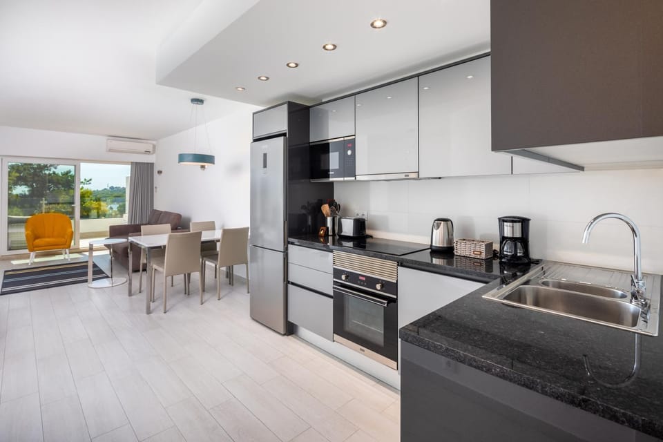 Victory Village Sea Views Apartment in Faro District
