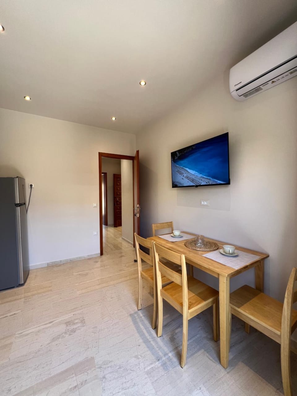 TV and multimedia, Living room, Dining area, air conditioner
