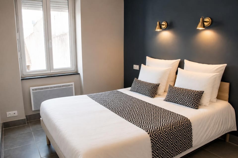 Bed, Photo of the whole room, Bedroom