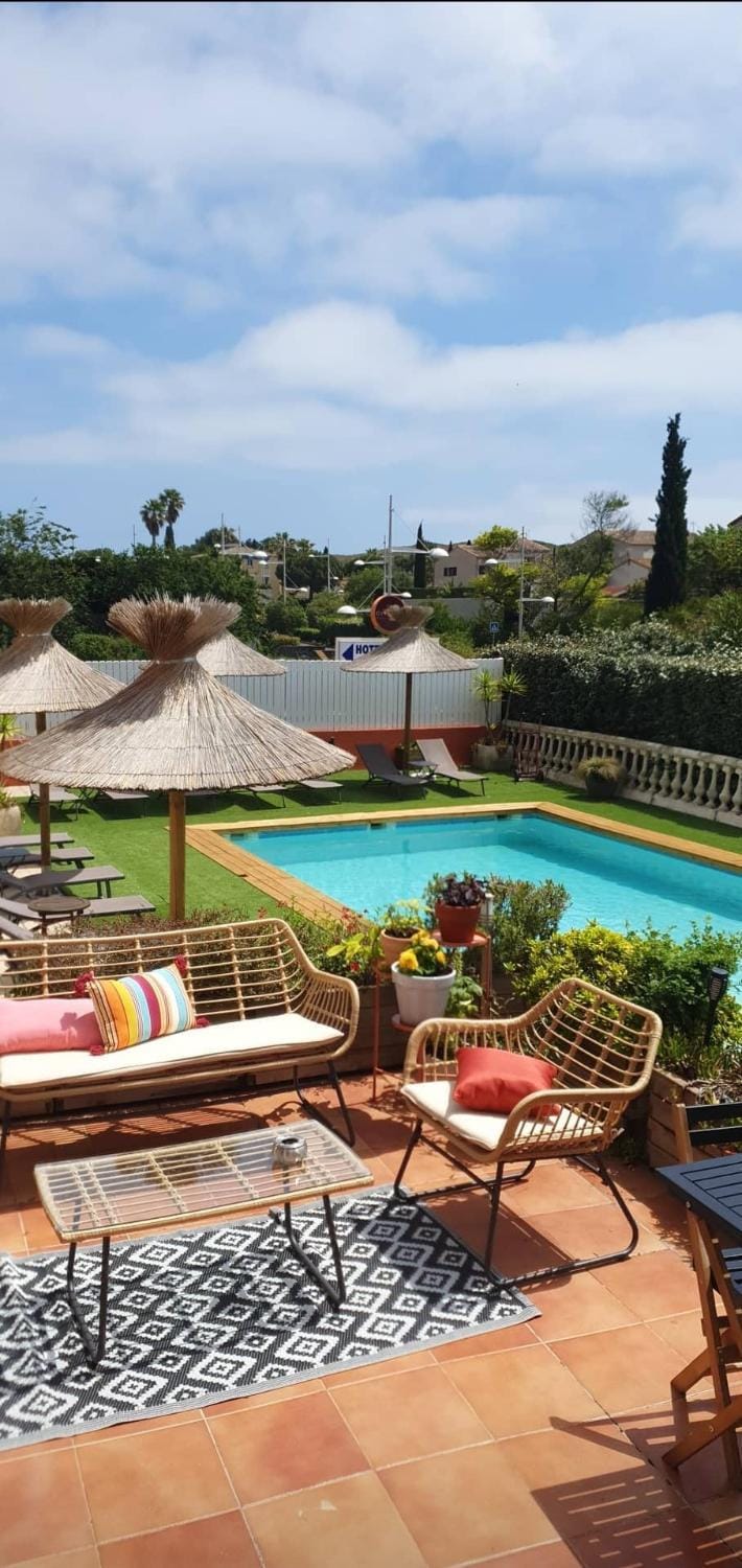 Property building, Restaurant/places to eat, Bird's eye view, Garden view, Swimming pool