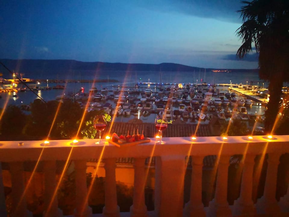 Night, Neighbourhood, Balcony/Terrace, Decorative detail, Sea view