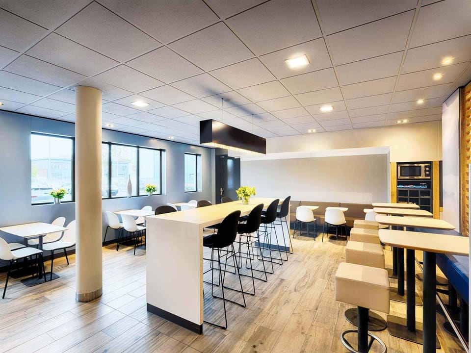 Lounge or bar, Breakfast