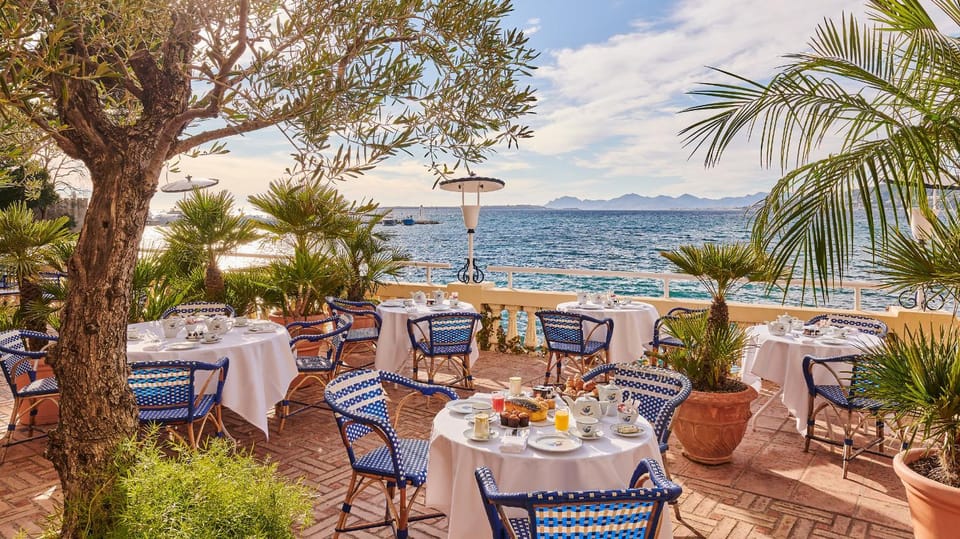 Restaurant/places to eat, Balcony/Terrace
