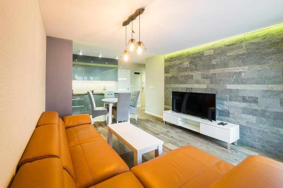 Communal lounge/ TV room, TV and multimedia, Living room, Evening entertainment